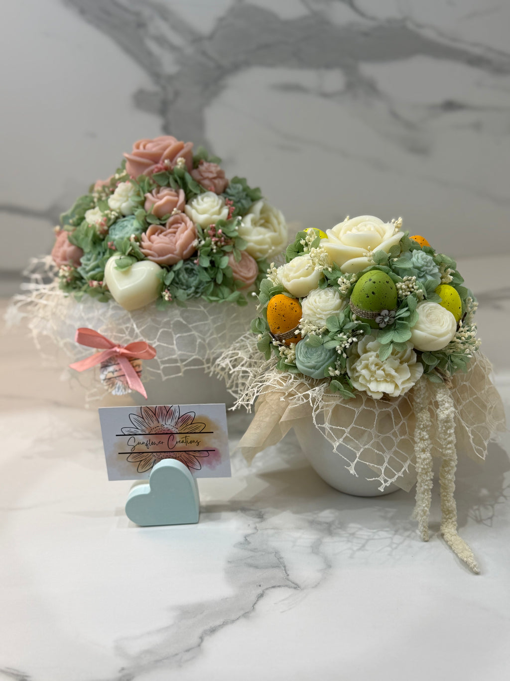 Bouquet in vaso di ceramica