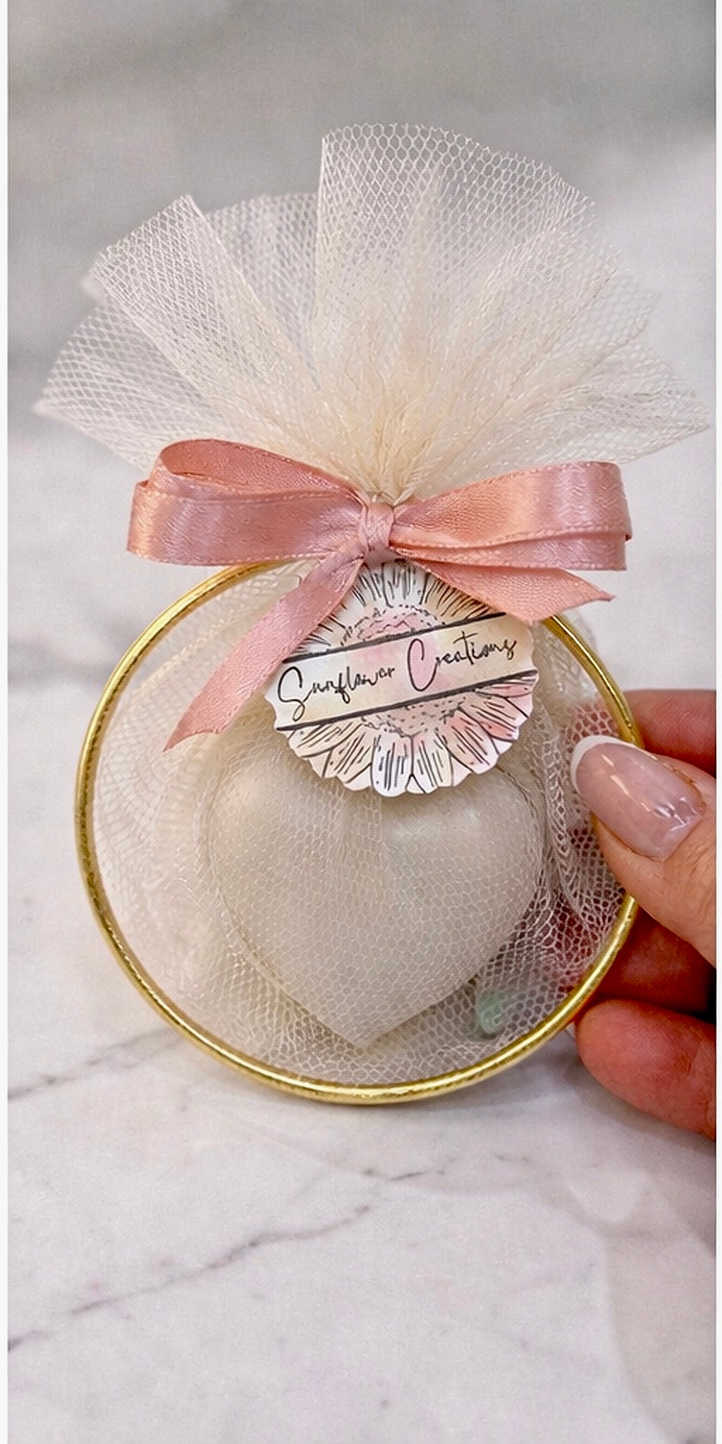 Cialda cuore con cerchio dorato